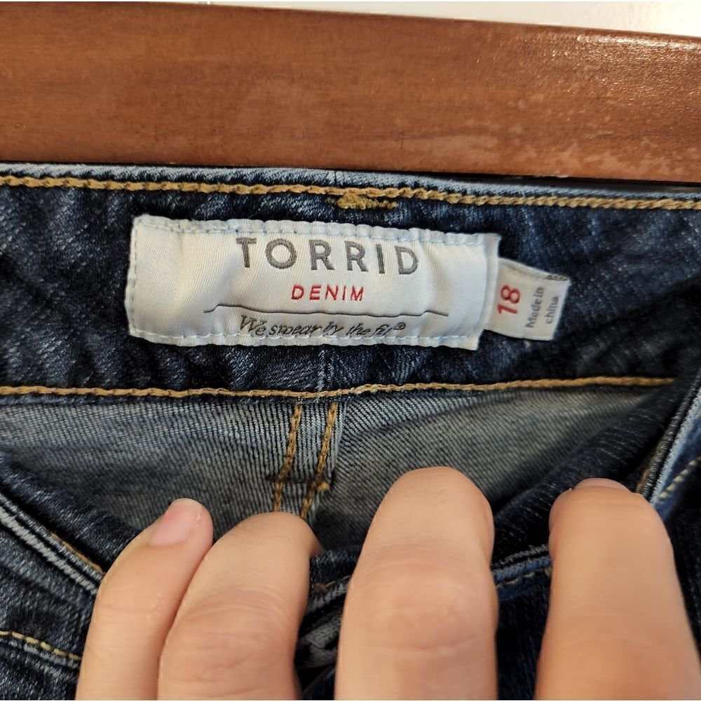 TORRID Plus Denim Shorts - Picture 3 of 4